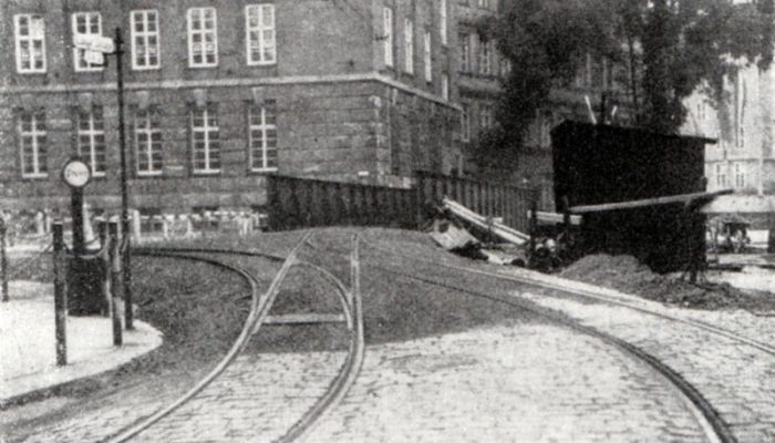 Die 1932 errichtete Notbrücke - Blick Richtung Deutsche Bank