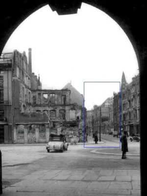 Im Frühjahr 1946 stehen nur  noch die Gebäudereste auf der Fr.-August-Str.