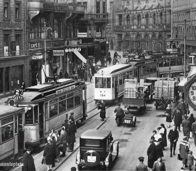 Die goldenen 20er Jahre auf dem Johannisplatz - hinten die Firma Carl Diederich