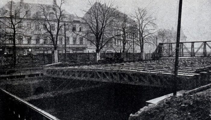 Die aufgelegten Balken - Blick Richtung Poststraße