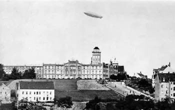 ZR 3 über der Fabrik von Riemann
