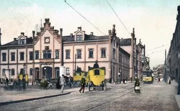 Die gelben Postkutschen im Stadtbild