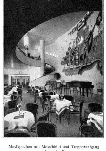 Innenansicht mit Glasmosaik Freude