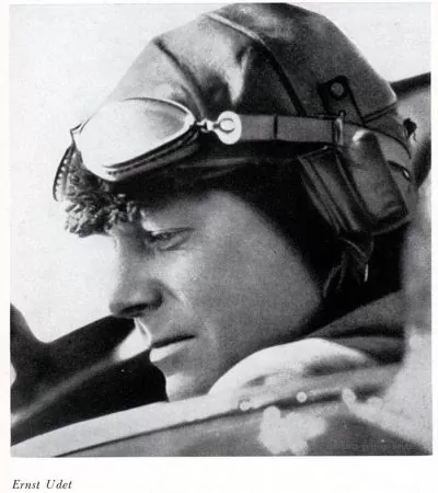 Ernst Udet als Pilot in seiner Maschine